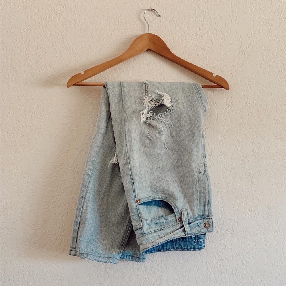 high waisted mom ripped jeans !